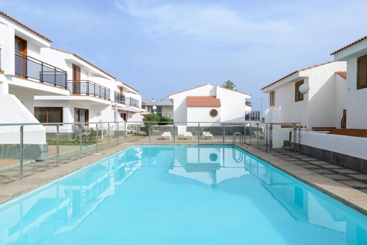 Bonito bungalow con piscina junto a la playa San Bartolomé Esterno foto