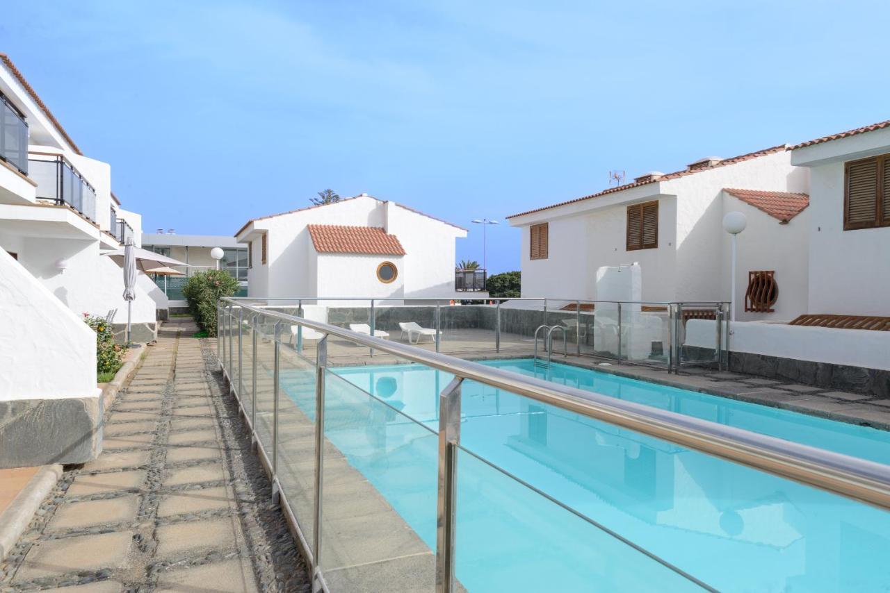Bonito bungalow con piscina junto a la playa San Bartolomé Esterno foto
